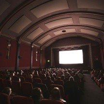 Encanto do telão: Cinemas tradicionais no Brasil e no mundo - Jake Hills / Unsplash