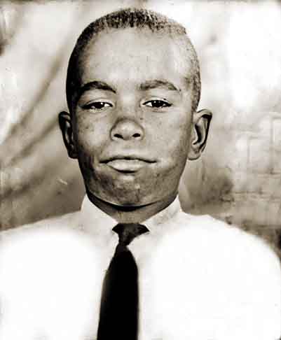 Luiz Antônio Feliciano Marcondes nasceu em Nova Iguaçu, no Rio de Janeiro, dia 29 de junho de 1949. Filho de músico, ganhou um concurso de cantores mirins, aos dez anos de idade, interpretando um samba de Jamelão.-Instagram @neguinhodabeijafloroficial