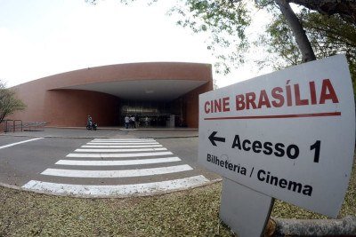 Cine Brasília – Brasília - Inaugurado em 1960, é um dos símbolos da capital federal. Com arquitetura modernista, abriga o Festival de Brasília do Cinema Brasileiro, um dos mais antigos do país. Passou por reformas e continua exibindo filmes nacionais e eventos especiais. - Joel Rodrigues/Agência Brasília -  (crédito: Joel Rodrigues/Agência Brasília)