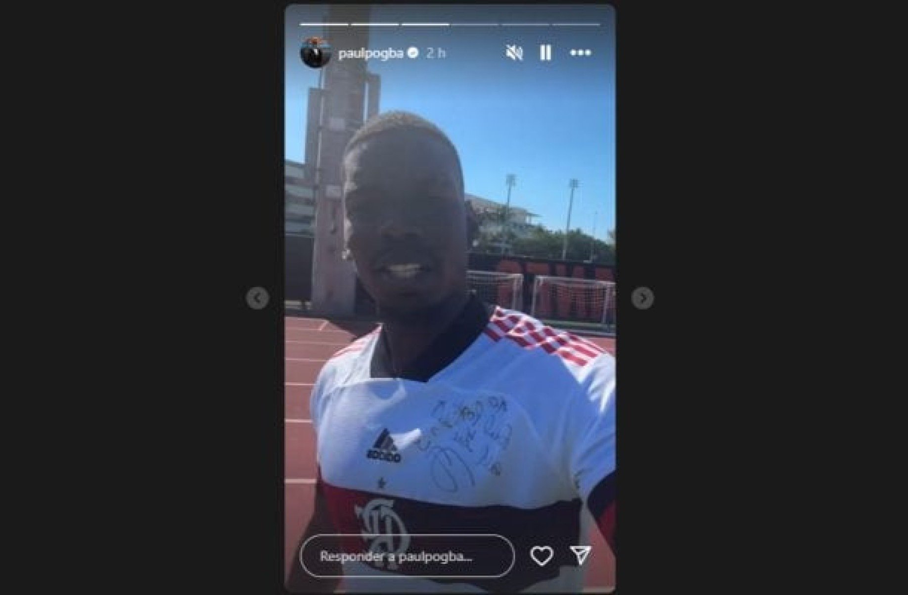 Sem clube, Pogba treina com camisa do Flamengo