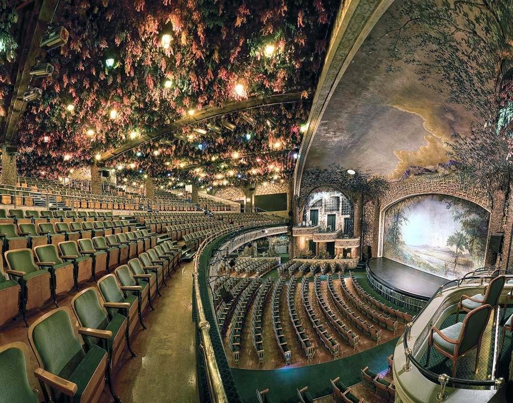 Elgin and Winter Garden Theatre – Em Toronto, Canadá, foi aberto em 15 de dezembro de 1913. Continua operando e é famoso por sua decoração vitoriana e apresentações clássicas. - Divulgação/www.heritagetrust.on.ca
