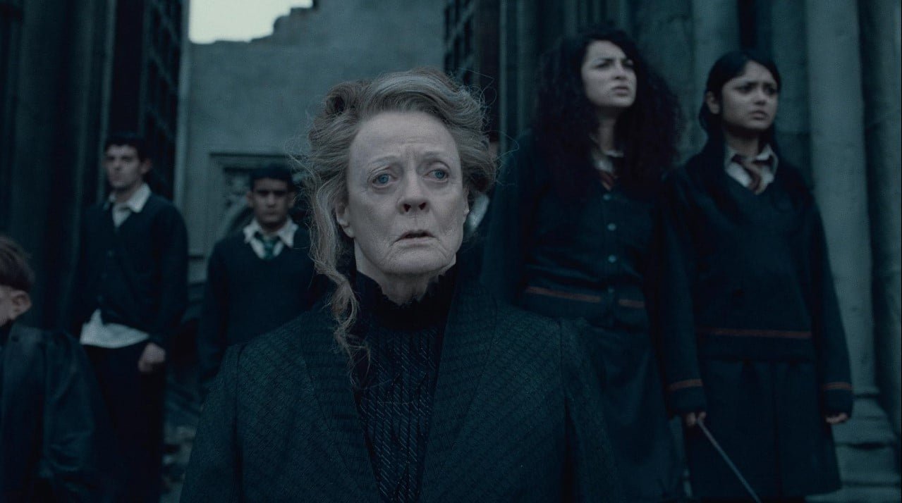 Minerva McGonagall (Maggie Smith) – Professora de Transfiguração e vice-diretora de Hogwarts. Justa e exigente, tem um grande senso de proteção pelos alunos e se destaca na batalha final.
