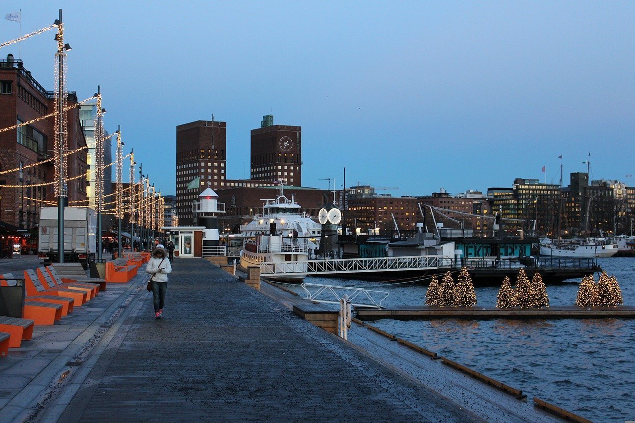 Com esse panorama, a Noruega tem registrado ganhos ambientais. Desde 2009, a emissão de gases do efeito estufa caiu 30% na capital Oslo. 
