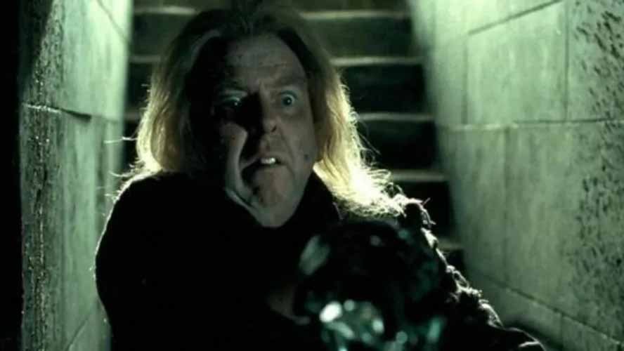 Peter Pettigrew (Timothy Spall) – Ex-amigo de Tiago Potter, Sirius e Lupin, trai os Potter e se torna servo de Voldemort. Medroso e traiçoeiro, vive anos como o rato Perebas antes de revelar sua verdadeira identidade.