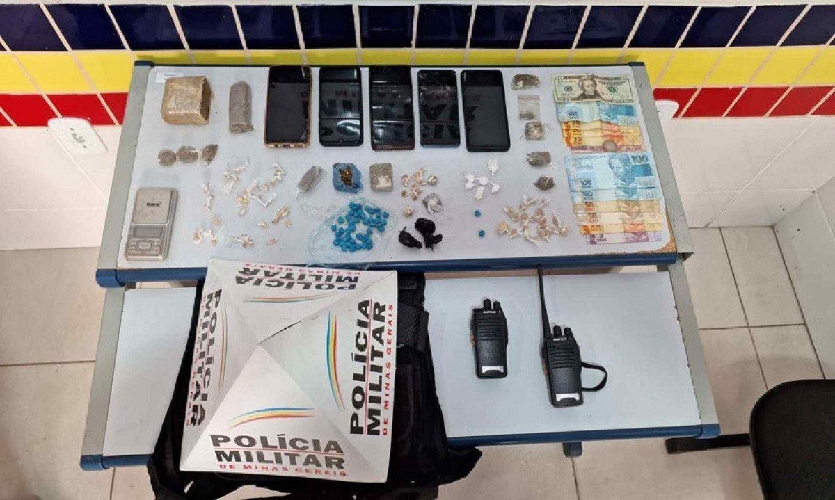 Drogas e material apreendido pela Polícia Militar -  (crédito: PMMG)