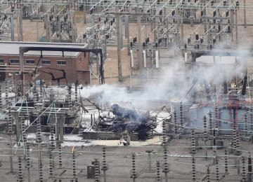 O incêndio ocorrido nas imediações do aeroporto não pode impor responsabilidade à companhia aérea -  (crédito: STR / AFP)