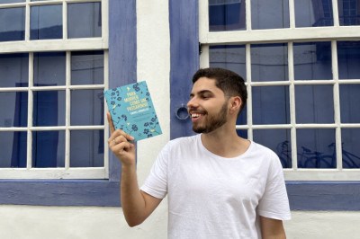 Daniel combinou a experiência pessoal e o gosto pela escrita para lançar sua primeira obra
 -  (crédito: Raquel Oficina/Divulgação )
