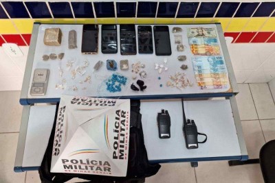 Drogas e material apreendido pela Polícia Militar -  (crédito: PMMG)