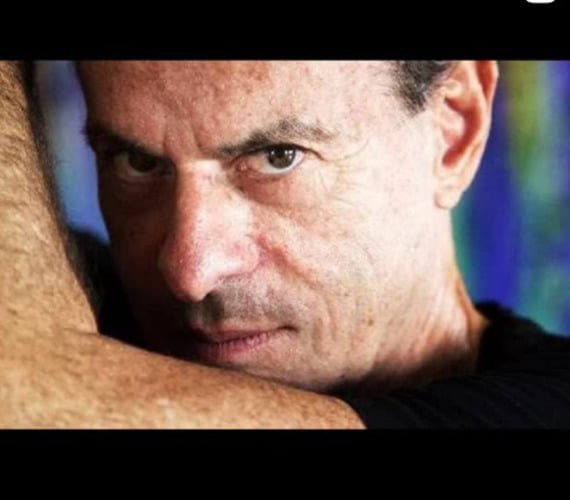 Ney Matogrosso já lançou 26 discos de estúdio em sua trajetória solo, com alguns deles considerados essenciais por especialistas, como “Pecado” (1977) e “Pescador de Pérolas” (1986). 
-Reprodução Instagram