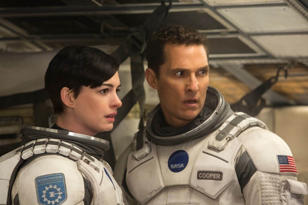 Interestelar (2014)
Dirigido por Christopher Nolan, estrelado por Matthew McConaughey e Anne Hathaway, mostra a busca por um novo lar para a humanidade. Zimmer usou um Ã³rgÃ£o de igreja para criar uma trilha grandiosa e emocional.