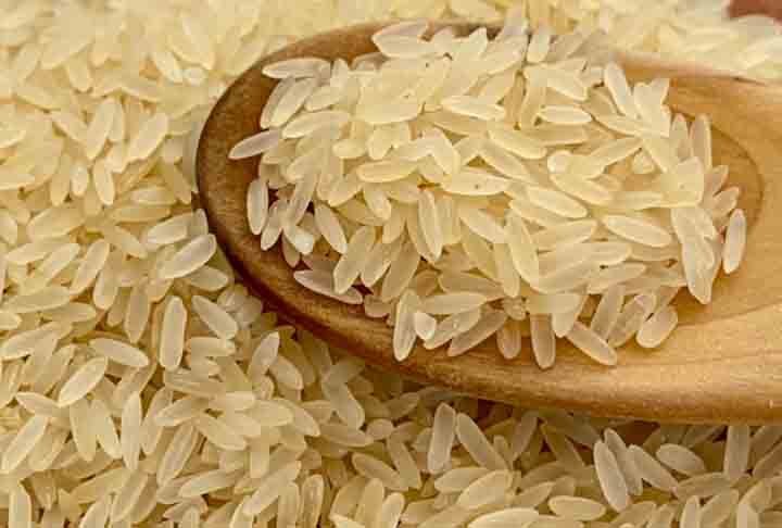 Arroz Parboilizado- Por ser submetido à  vaporização antes de ser polido, mantém parte dos nutrientes presentes no farelo. Seus grãos firmes não grudam durante o cozimento. Consumido na Nigéria, Estados Unidos e Brasil, entre outros países, harmoniza bem com carnes, peixes e vegetais.