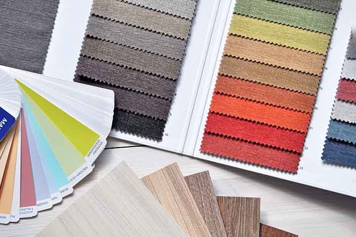 Cada tecido possui propriedades únicas que influenciam seu uso e desempenho. Ao conhecer suas características, é possível escolher a opção mais adequada para cada necessidade, valorizando o conforto, a estética e a funcionalidade da peça.
