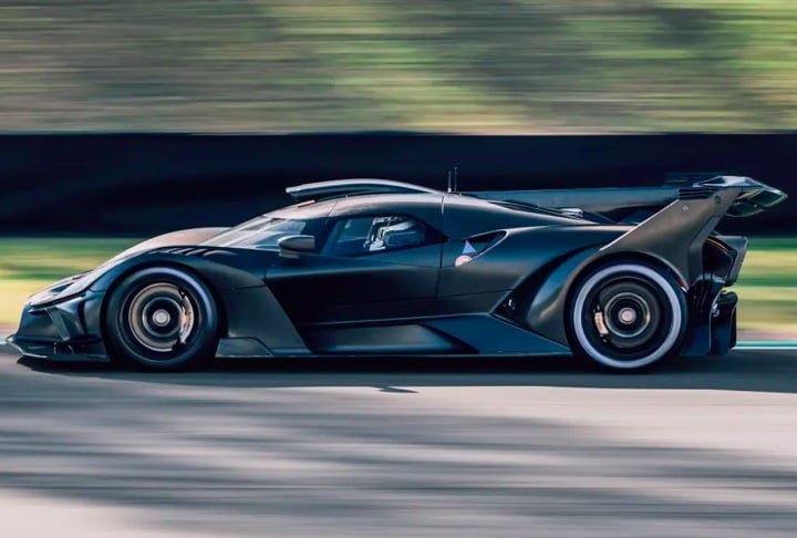 Além da potência impressionante, o Bolide se destaca por ser extremamente exclusivo, com apenas 40 unidades fabricadas no mundo todo.