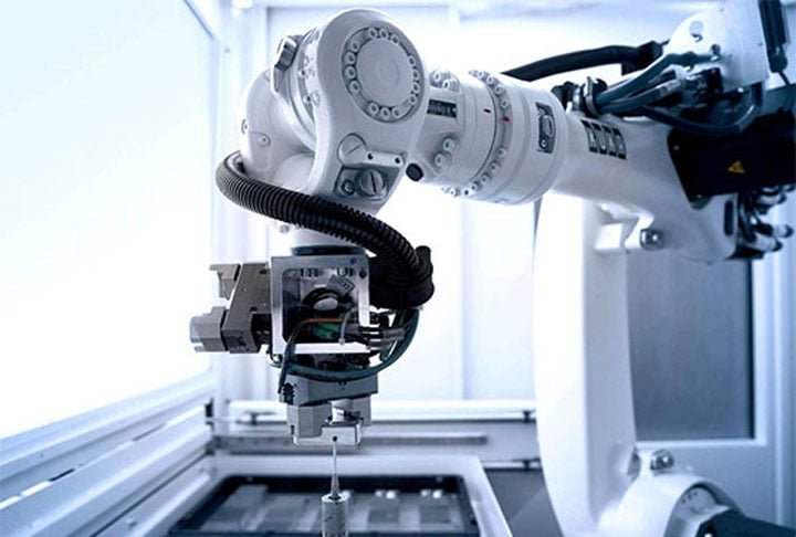 Tudo isso culminou na sociedade digital atual, marcada pela conectividade global e desafios relacionados à sustentabilidade e ética no uso de novas tecnologias.
