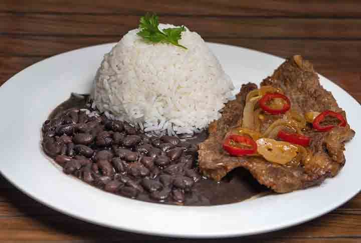 Durante o cozimento, absorve sabores adicionados, combinando em diversos pratos, com feijão, legumes, vegetais e proteínas. Bastante popular no Brasil. 