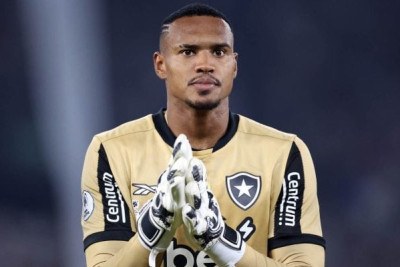 JOHN - Respondeu bem à melhor investida do Novorizontino na primeira etapa. Espalmou a bola e fechou o ângulo. Os demais disparos foram para fora. Substituído, no intervalo, por Linck - NOTA: 7,0 - Foto: Vitor Silva/Botafogo  -  (crédito: Foto: Vitor Silva/Botafogo )