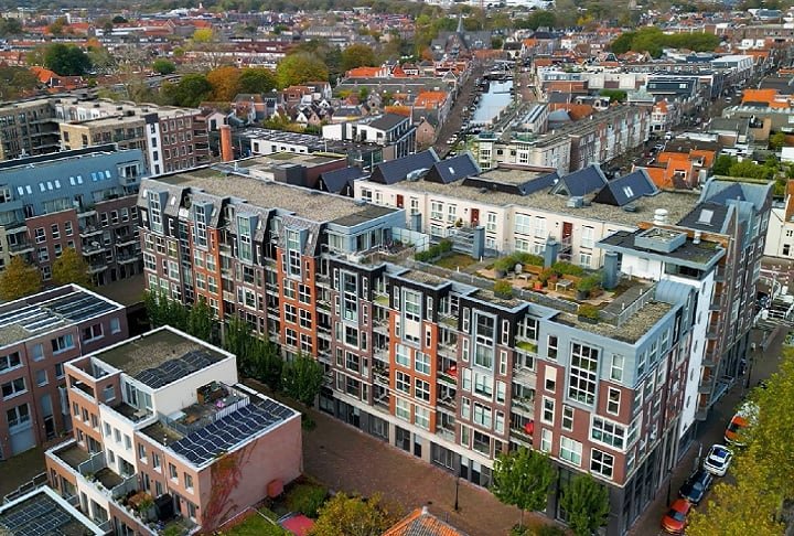 Localizada a apenas cerca de 40 km ao norte de Amsterdã, Alkmaar é uma encantadora cidade localizada na província da Holanda do Norte, nos Países Baixos.