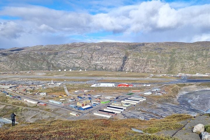 Até agora, turistas que visitavam a Groenlândia precisavam desembarcar em cidades menores como Kangerlussuaq (foto) e Narsarsuaq, antigas bases militares da Segunda Guerra Mundial.