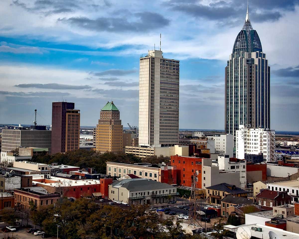 Mobile (Alabama, EUA) – O clima subtropical e a proximidade com o Golfo do México trazem tempestades frequentes. Isso favorece a vegetação, mas também gera risco de furacões e enchentes-Domínio Público pexels pixabay