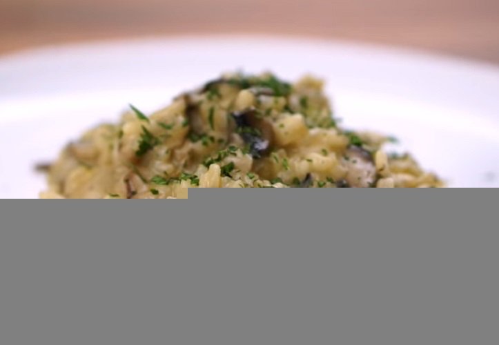 Arroz Arbóreo- Com grãos curtos e arredondados, conhecido por absorver líquidos, é ideal para risotos. Sua versatilidade é evidente na culinária italiana, harmonizando-se com frutos do mar, cogumelos e queijos.