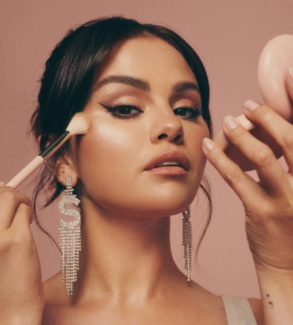 Segundo a Bloomberg, em março de 2024 Selena teria contratado consultores financeiros para analisar propostas de investimento e até possíveis ofertas de compra da Rare Beauty, cujo valor de mercado está estimado em US$ 2 bilhões.-reprodução/instagram @selenagomez