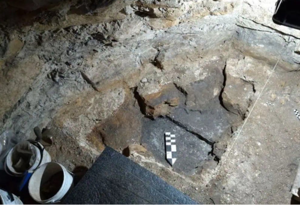 Caverna em Tulum(México)  - Recentemente, pesquisadores do Instituto Nacional de Antropologia e História do México (INAH) encontraram uma estrutura que, segundo os estudos, era usada pelos antigos maias para captar água da chuva. A descoberta estava no Parque Nacional de Tulum, um sítio arqueológico bem preservado. 