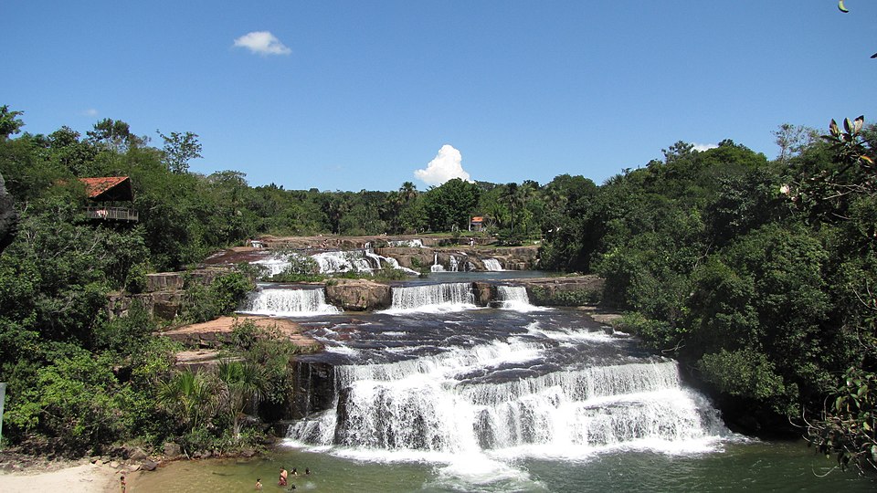 Sete Quedas (Brasil) / Ypejhú (Paraguai)
Pequenas cidades vizinhas com forte integração cultural e comercial.
