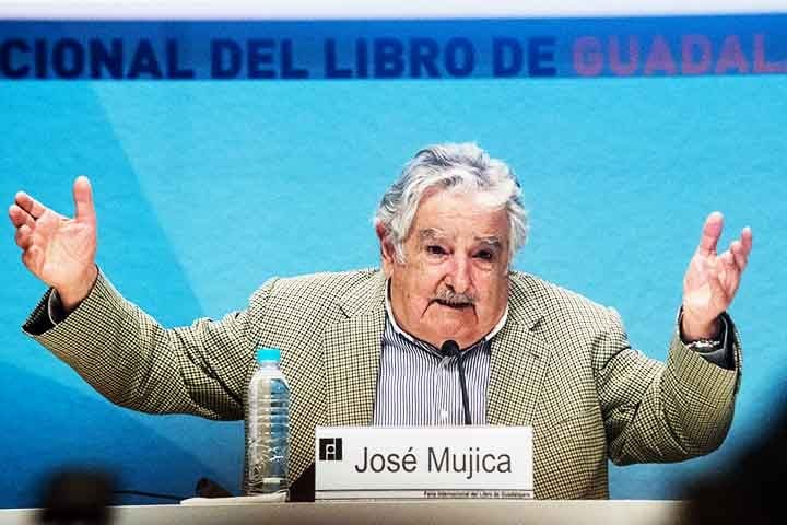 ApÃ³s deixar a presidÃªncia, Mujica foi eleito para o Senado em dois pleitos consecutivos. Quando renunciou ao mandato, em 2020, ele disse que a pandemia de Covid-19 tinha influenciado a decisÃ£o. 
