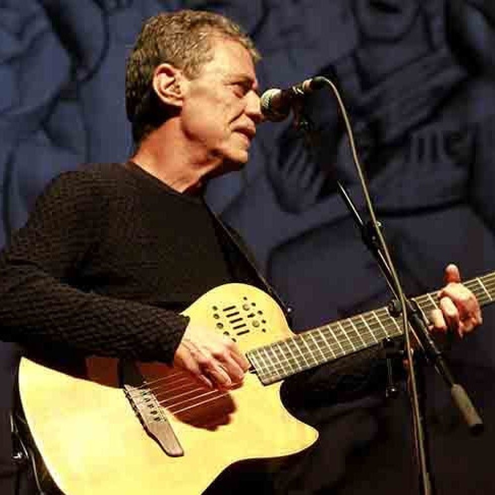 Chico buarque passa por cirurgia neurológica