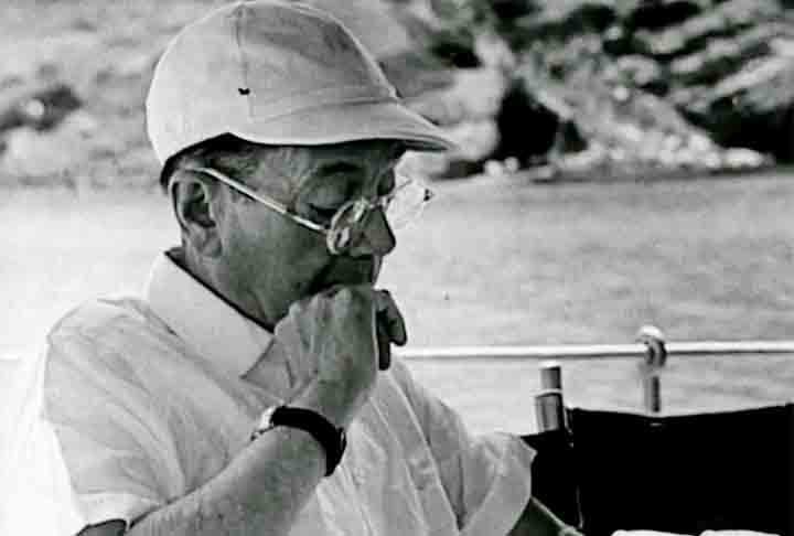 Em 1937, Porter sofreu um acidente de cavalo que o deixou com sequelas no sistema nervoso. Nas últimas décadas de vida, precisou passar por uma série de cirurgias e chegou a ter a perna direita amputada. 
