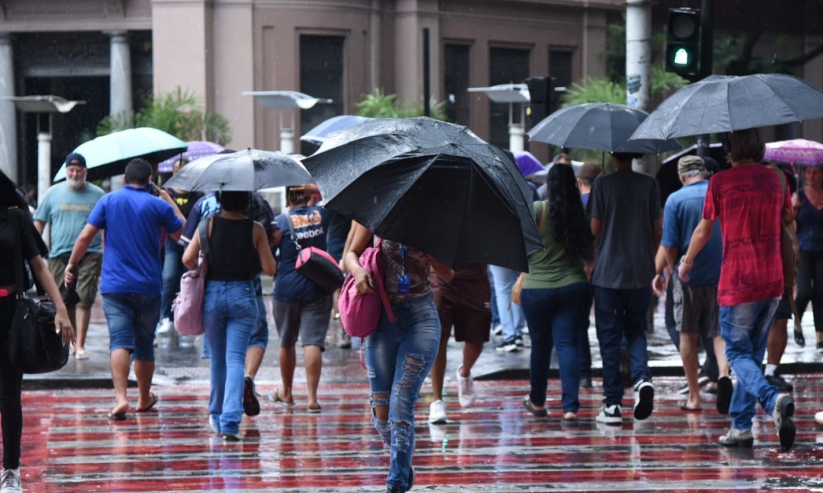 A temperatura m&iacute;nima registrada nesta segunda foi de 19&deg;C; veja como fica no restante do dia -  (crédito: Gladyston Rodrigues/EM/D.A. Press)