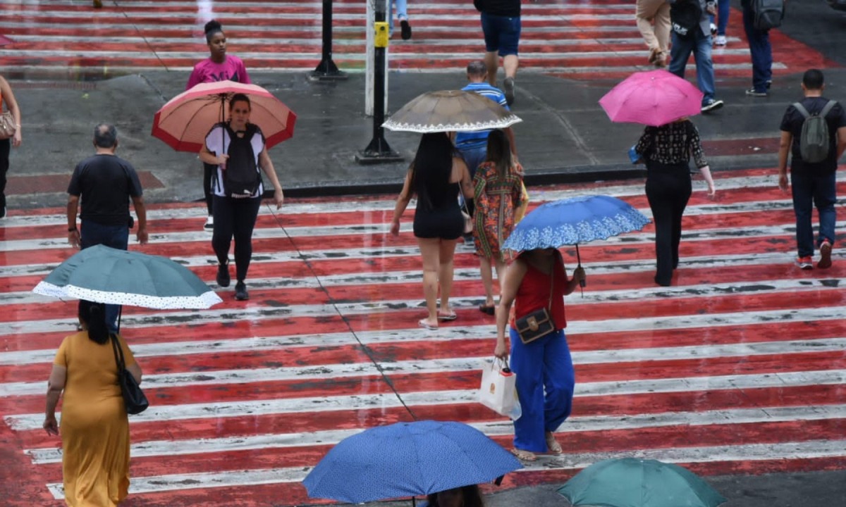 A cidade deve ter as pancadas de chuvas até a manhã de segunda-feira (24) -  (crédito: Gladyston Rodrigues/EM/D.A. Press)