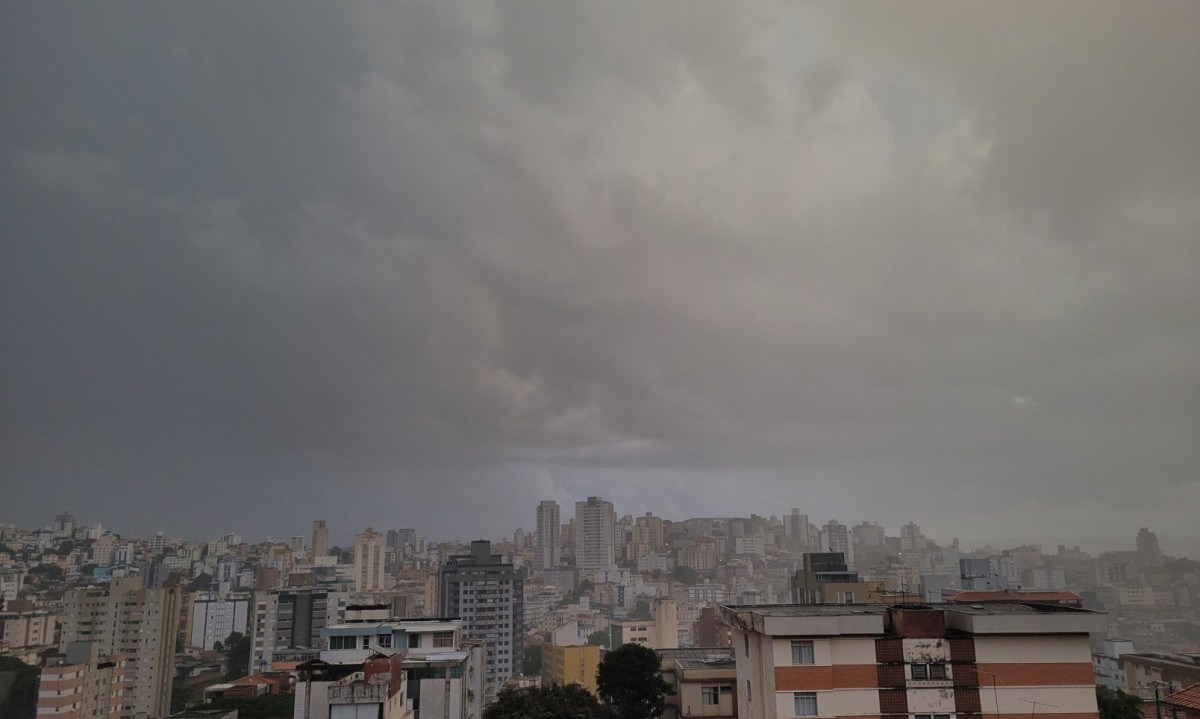 Regional Oeste registrou chuva extremamente forte ao final da tarde deste domingo (23/3) -  (crédito: Laura Scardua/EM/D.A. Press)