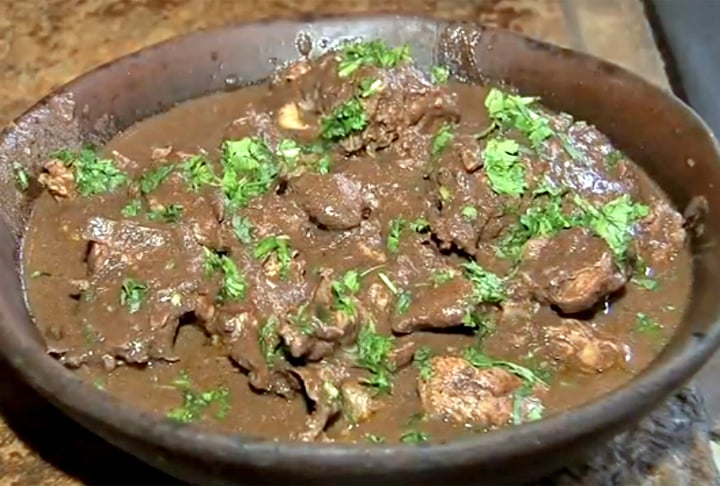 O principal prato típico do Piauí é a galinha à cabidela, também chamada de galinha caipira., cozida com molho de especiarias e acréscimo de um pouco de sangue de galinha. 