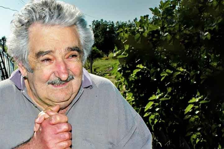 “A vida é uma bela aventura e um milagre. Estamos muito focados na riqueza e não na felicidade. Estamos focados apenas em fazer as coisas e, antes que você perceba, a vida já passou”, pontuou.
