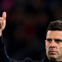 Técnico brasileiro é demitido de gigante europeu após oito meses no comando