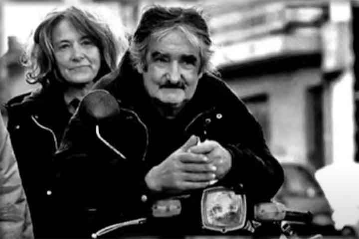 Nascido em 20/05/1935 em Montevidéu, Mujica é um dos nomes mais conhecidos da política uruguaia. Ele tornou-se famoso internacionalmente por levar uma vida simples e por promover medidas inclusivas. 
