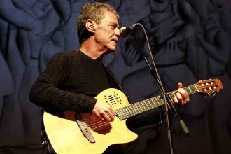 Chico Buarque a por cirurgia neurológica