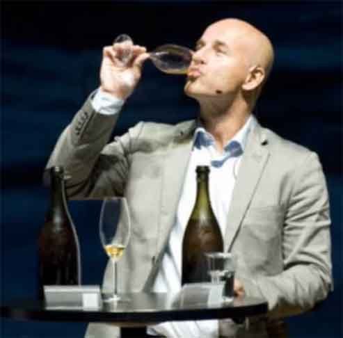 Primeiro, um grupo de avaliadores caracterizou os vinhos usando os termos 