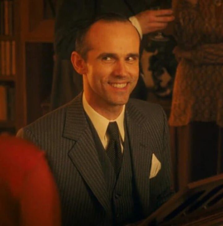 No filme â??Meia-Noite em Parisâ? (2011), de Woody Allen, Cole Porter aparece na interpretaÃ§Ã£o do ator belga Yves Heck na Paris dos anos 1920 cantando justamente  â??Letâ??s Do It (Letâ??s Fall in Love)â?. 
