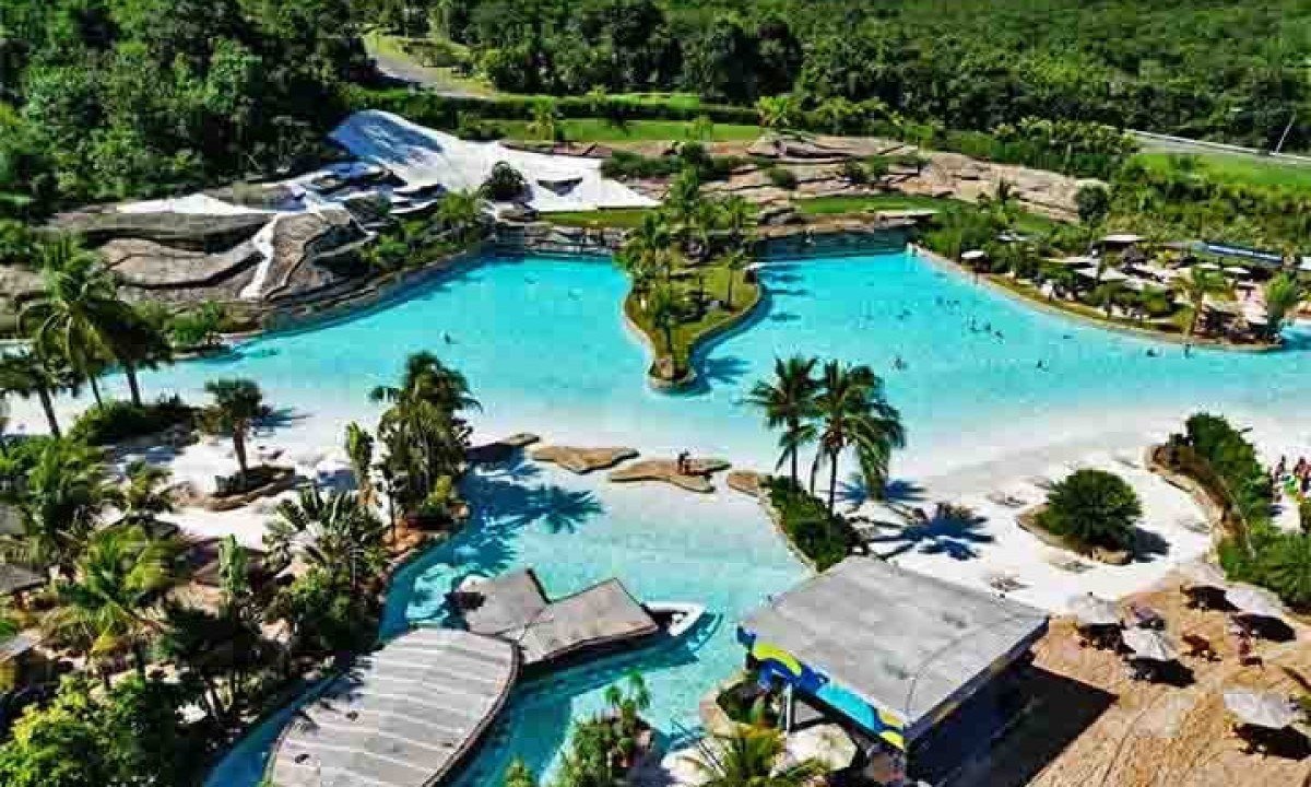 Termas do Rio Quente - Rio Quente - Oferece piscinas naturais de &aacute;gua quente em meio &agrave; natureza, com diversas atra&ccedil;&otilde;es ao ar livre e um ambiente tropical. 