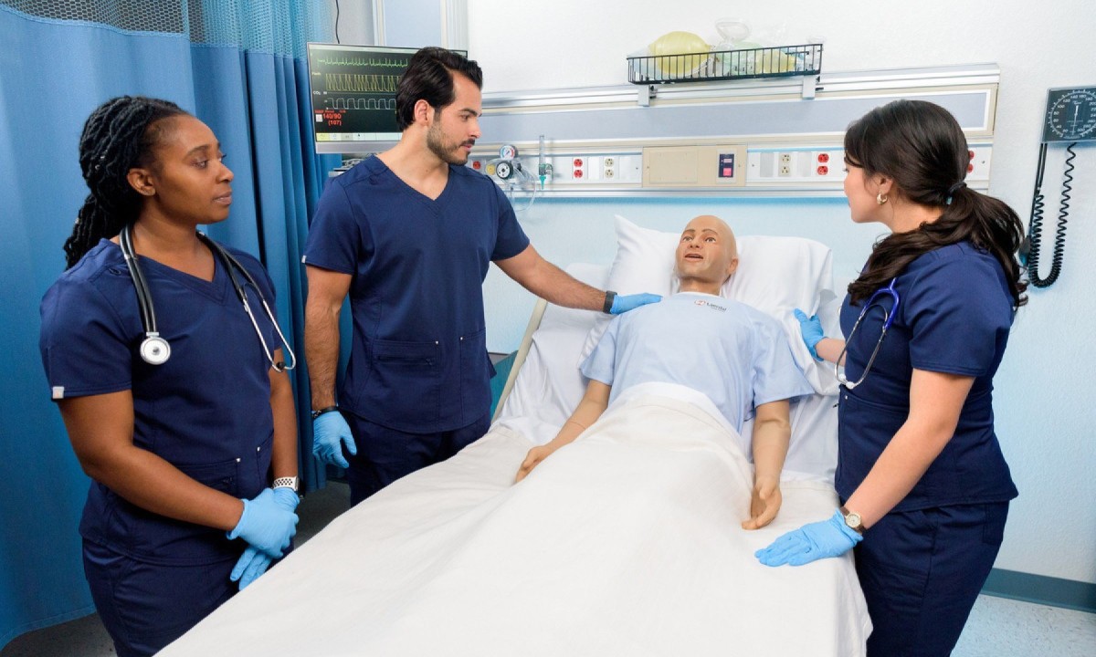Simulação com manequim de alta fidelidade  -  (crédito: Imagem: Laerdal Medical)