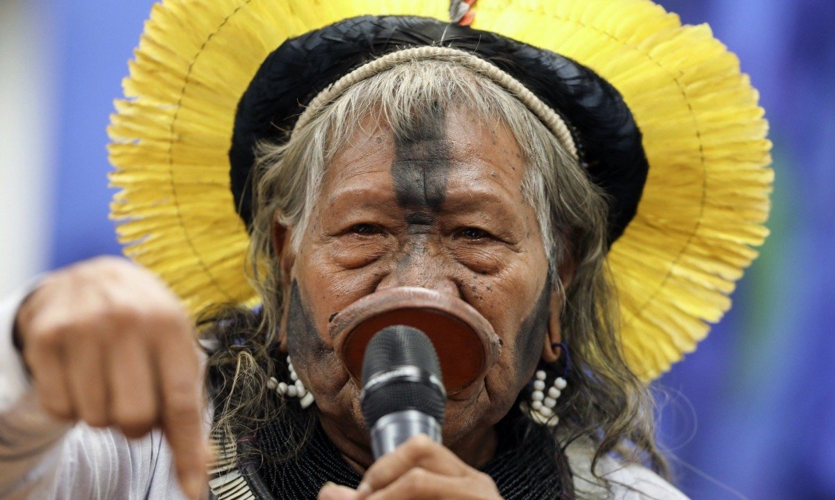 Raoni Metuktir na Europa para denunciar ameaças do governo Bolsonaro à Amazônia, em Maio de 2019 -  (crédito:  Sérgio Lima/AFP)
