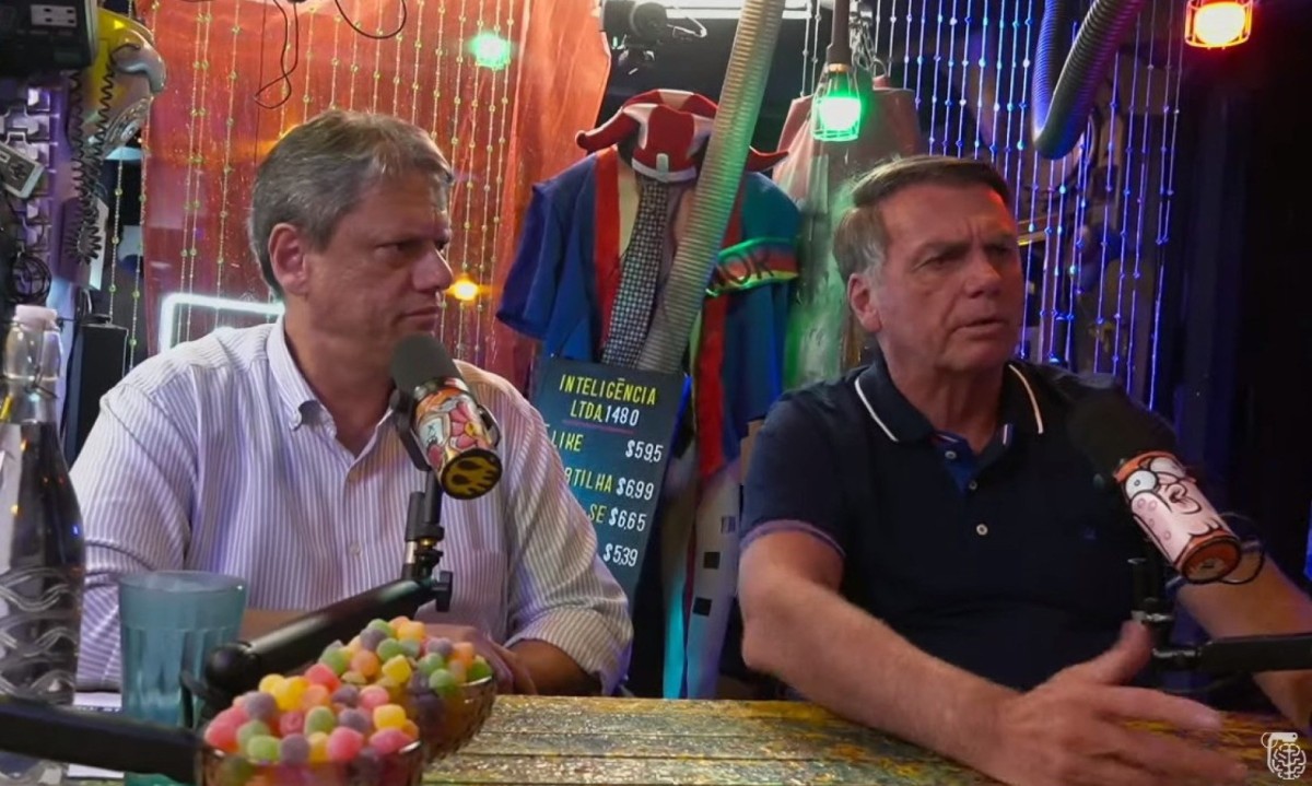 O governador de São Paulo, Tarcísio de Freitas, e o ex-presidente Jair Bolsonaro participaram do podcast Inteligência Limitada -  (crédito: Reprodução/Redes Sociais)