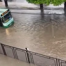 BH: Barreiro registra quase 20% do volume de chuva do mês em duas horas - Reprodu&ccedil;&atilde;o redes sociais
