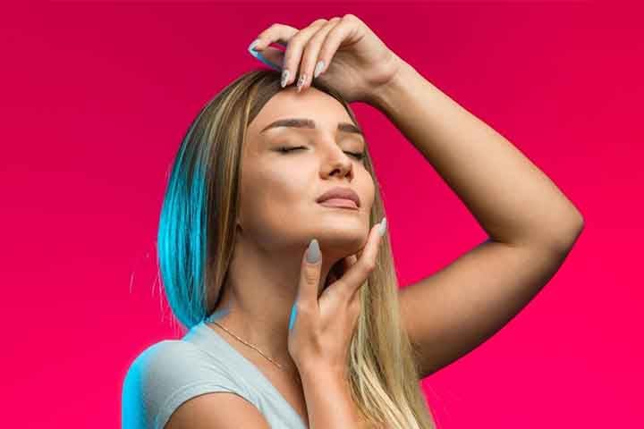 A beleza é uma das preocupações dos seres humanos, que gostam de ter cabelos, unhas e pele bem tratadas, sobretudo as mulheres. Assim, existem alimentos que podem contribuir para a síntese da queratina, assim como shampoos, máscaras e loções.- Imagem Freepik