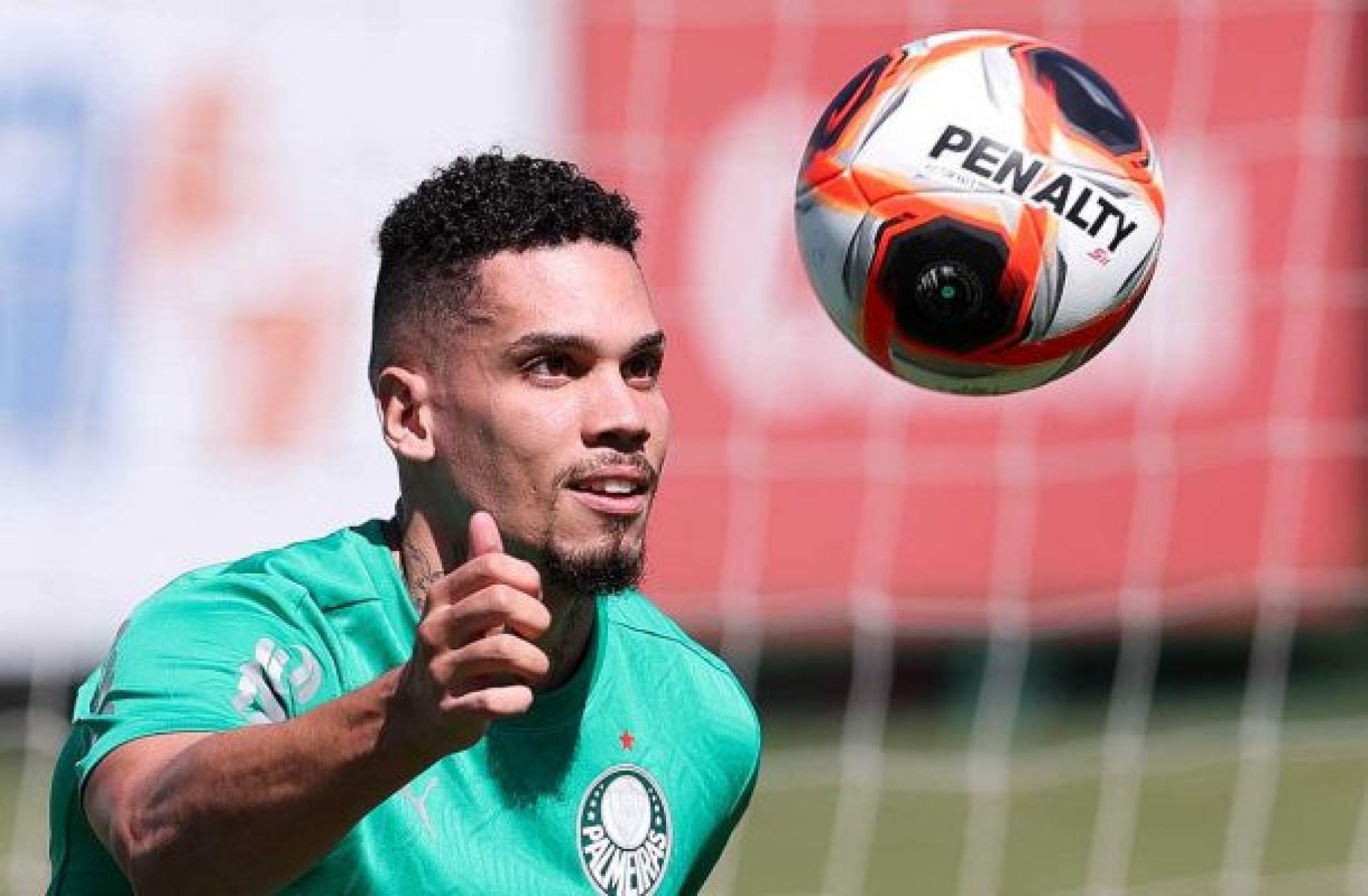 Paulinho e Gustavo Gómez avançam em recuperação e já trabalham com bola