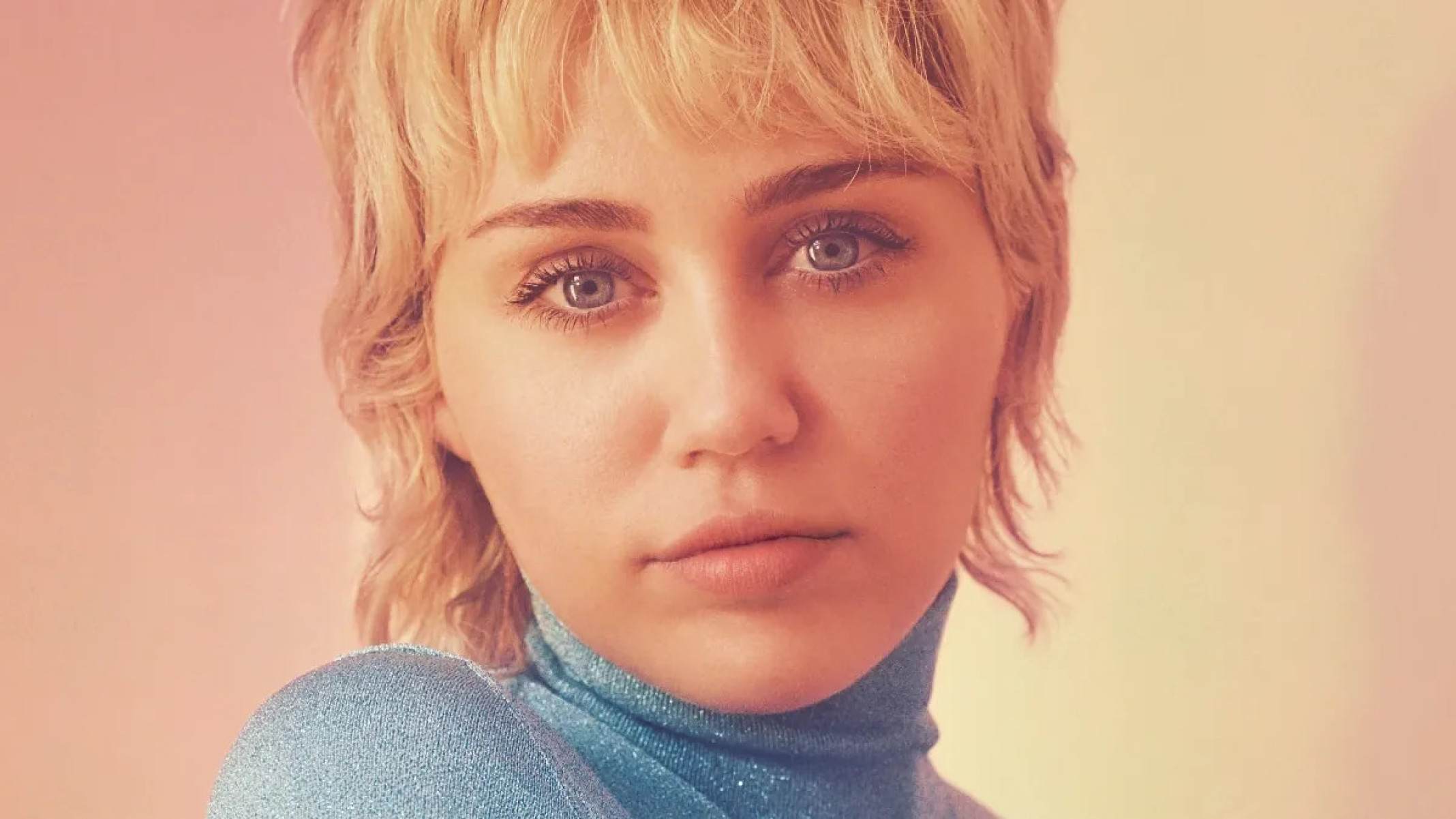 Miley Cyrus prepara o terreno para o lançamento de “Something Beautiful”