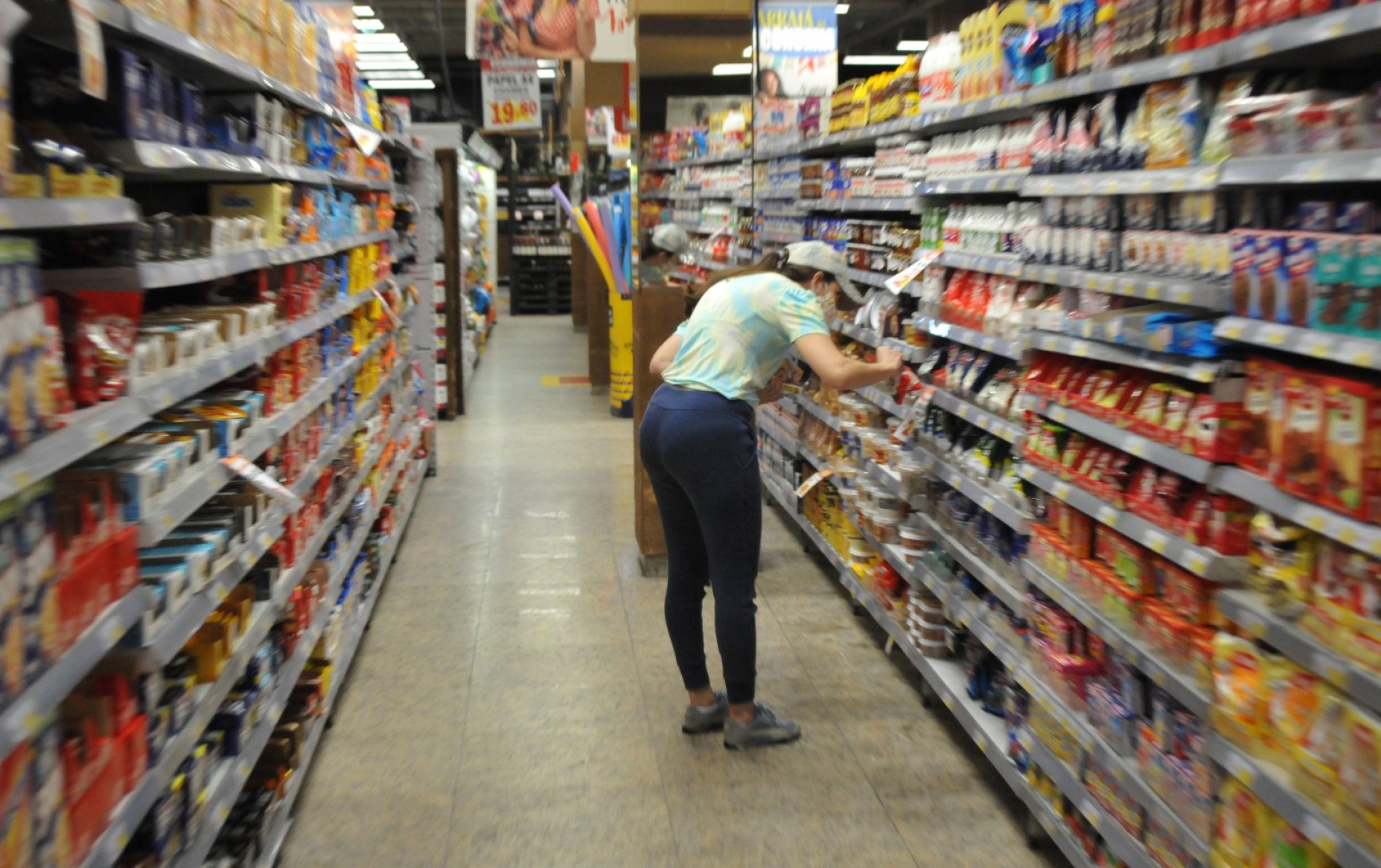 Apesar da melhora, 43,7% dos entrevistados dizem estar comprando menos. No entanto, 33,2% esperam um aumento no consumo nos pr&oacute;ximos meses -  (crédito: Gladyston Rodrigues/EM/D.A Press)