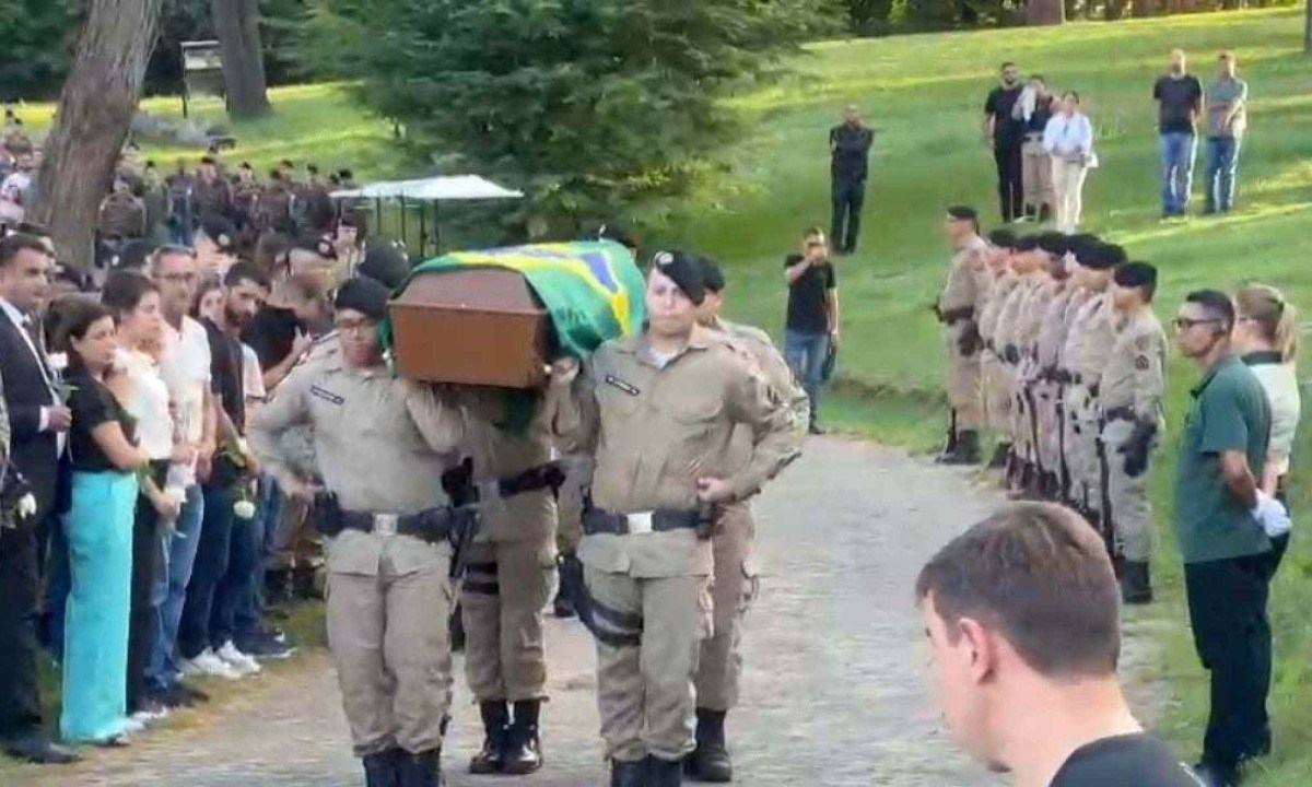 Militares se despedem do soldado Matheus Ribeiro -  (crédito: Reprodução/SBT/Alterosa)